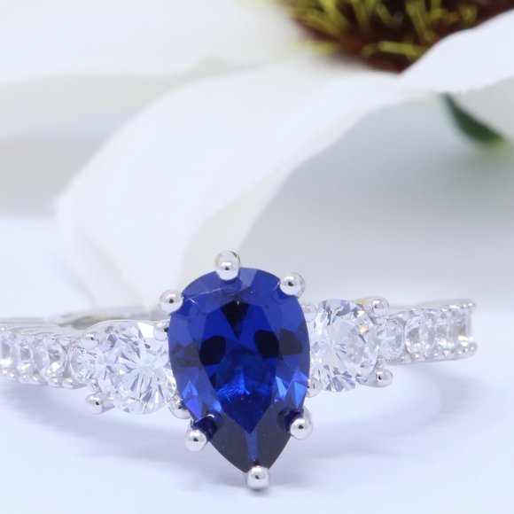 0.81 Carat Teardrop Pear Blue Sapphire Round Cubic - Picture 1 of 3